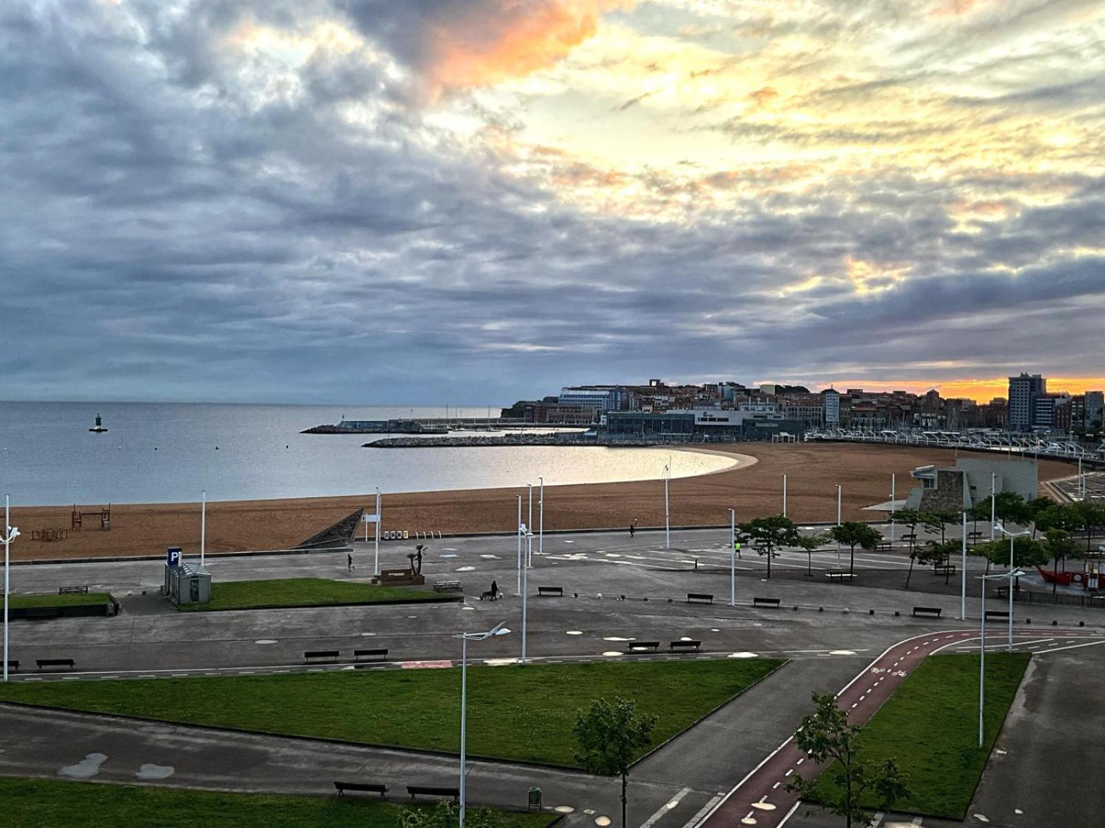 El Atico De La Playa Parking Gratis Apartment Gijon Exterior photo